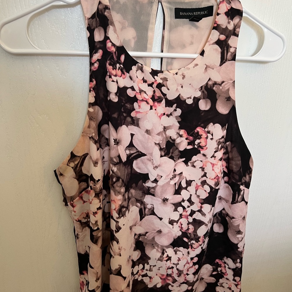 Banana Republic floral shell